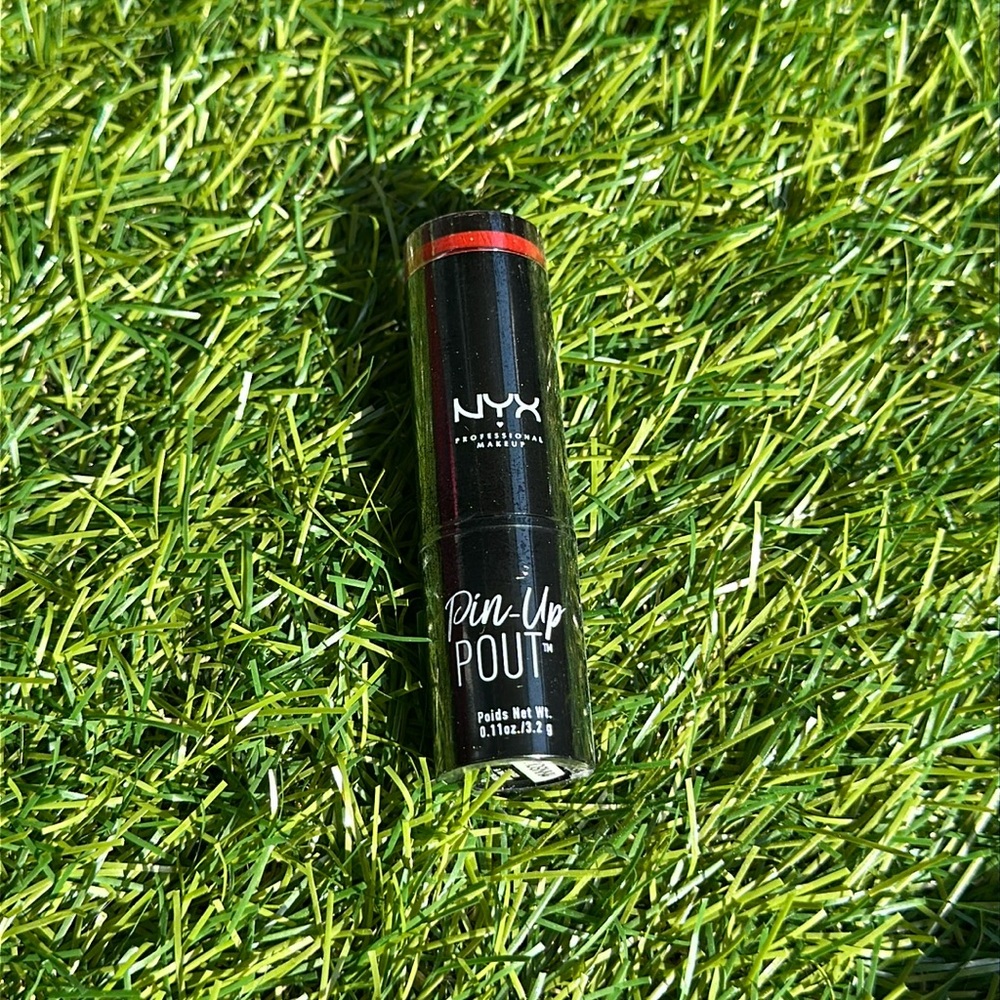 NYX Pin-Up POUT | PULS01 RED HAUTE